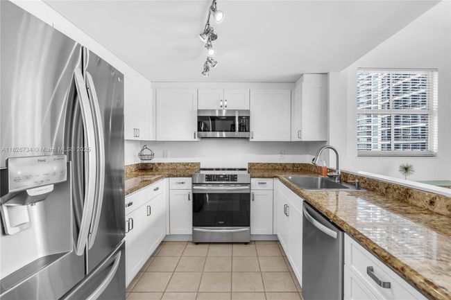 APT-2401 - 1250 S Miami Ave, Condo with 2 bedrooms, 2 bathrooms and null parking in Miami FL | Image 9