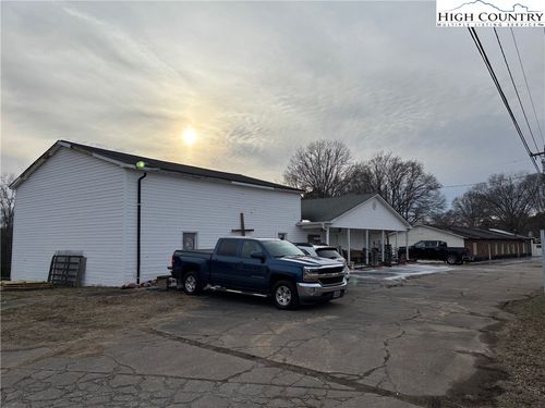 709 Cleveland Ave, Grover, NC, 28073-8548 | Card Image