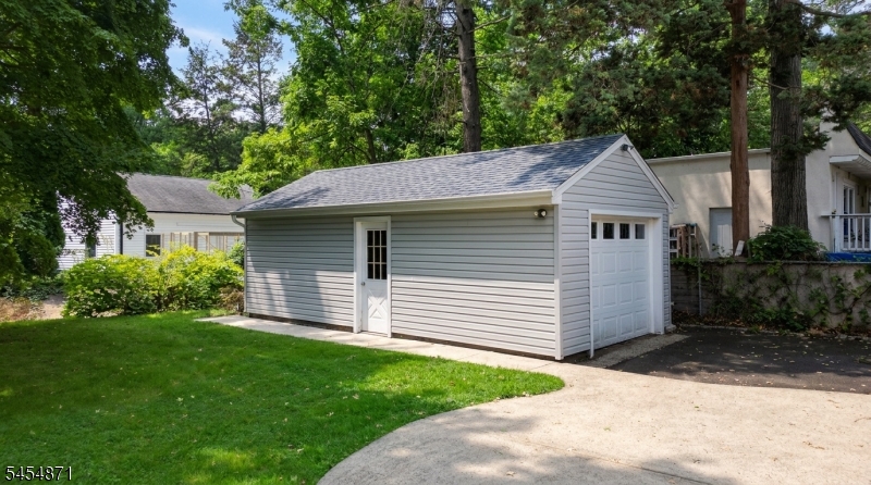 Residential in Springfield Twp. 4