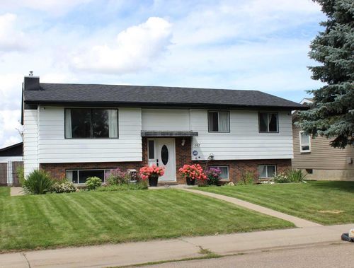 107 Dr Anderson Park Street E, Brooks, AB, T1R0K5 | Card Image