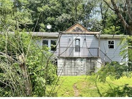 2302 Hunter Rd, Greensburg, PA, 15601-4946 | Card Image