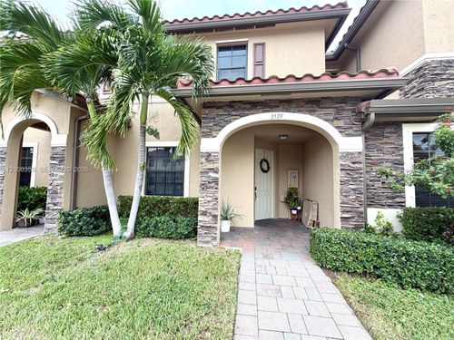 3539-3539 W 89th Pl, Hialeah, FL, 33018-2012 | Card Image