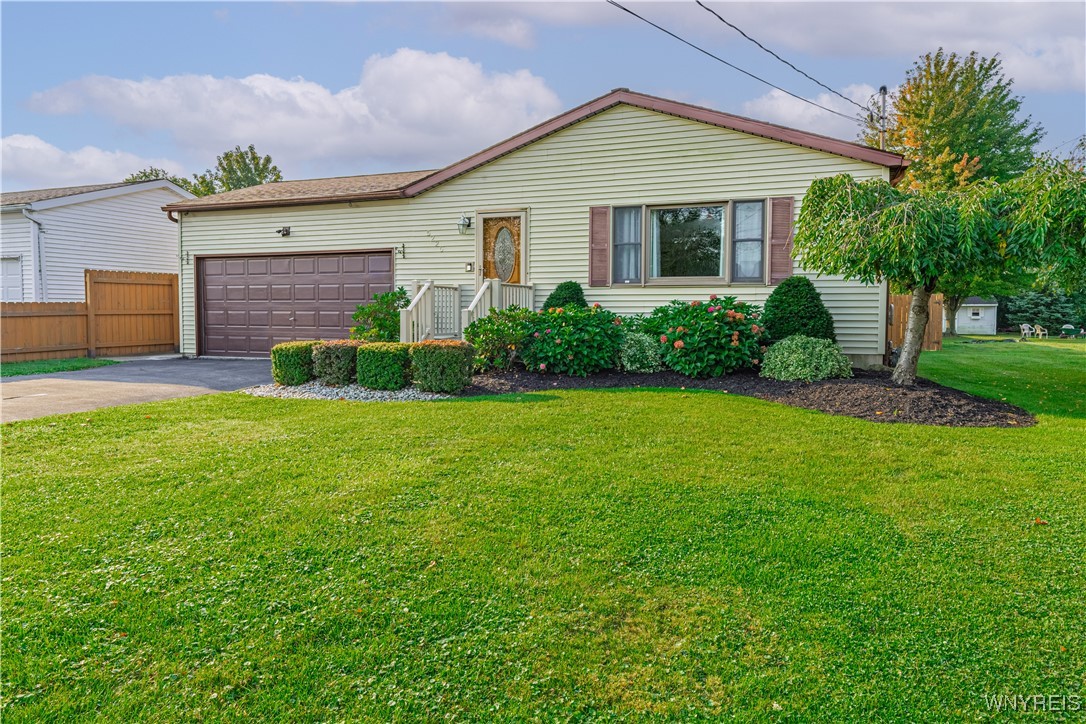 Mayle Ct, Niagara Falls, NY 14305