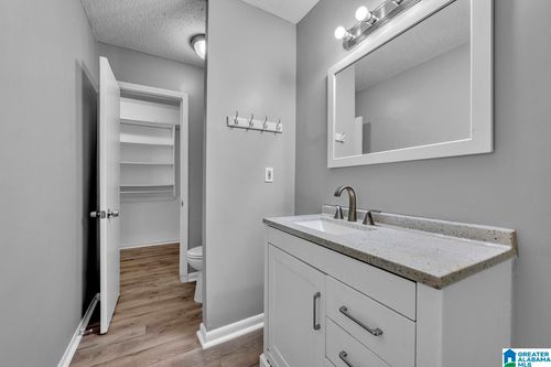 apt-e-400 Skyview Dr, BIRMINGHAM, AL, 35209-7617 | Card Image