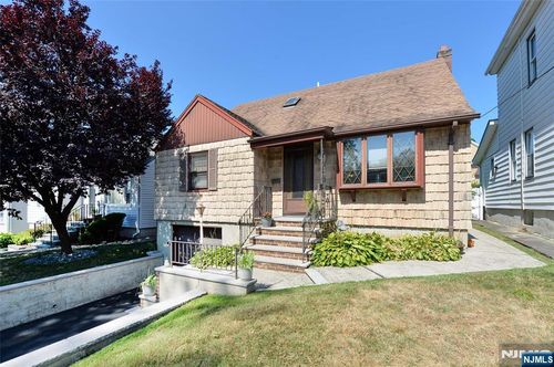 87 Myrtle Ave, Nutley, NJ, 07110-2833 | Card Image