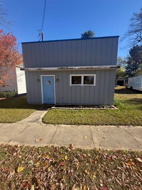 2305 Nelson St, Manistee, MI, 49660-2346 | Card Image