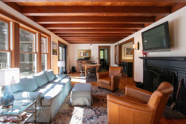 Living Room | Image 23