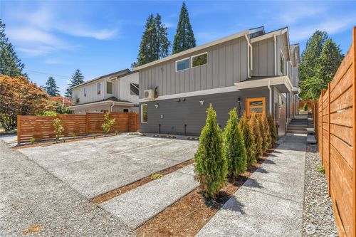 10704 Linden Ave N, Seattle, WA, 98133-8820 | Card Image