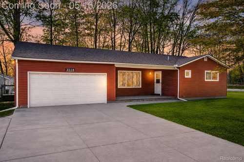 3518 N Shimmons Cir, Auburn Hills, MI, 48326-3910 | Card Image