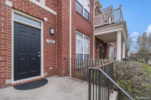 3082 Camden Dr, Troy, MI, 48084-7020 | Card Image