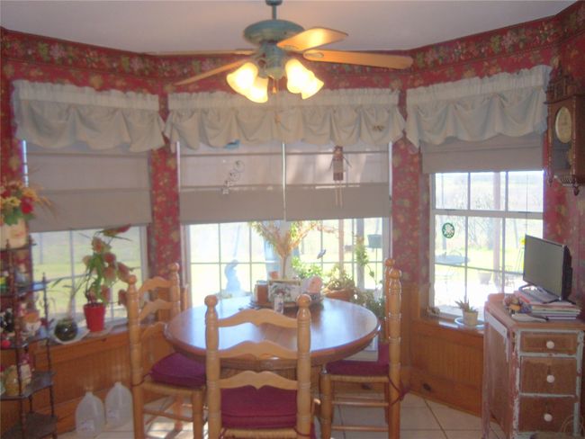 breakfast nook | Image 19