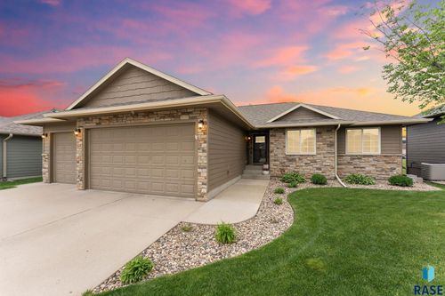 1913 S Haraldson Ave, Sioux Falls, SD, 57106-2634 | Card Image
