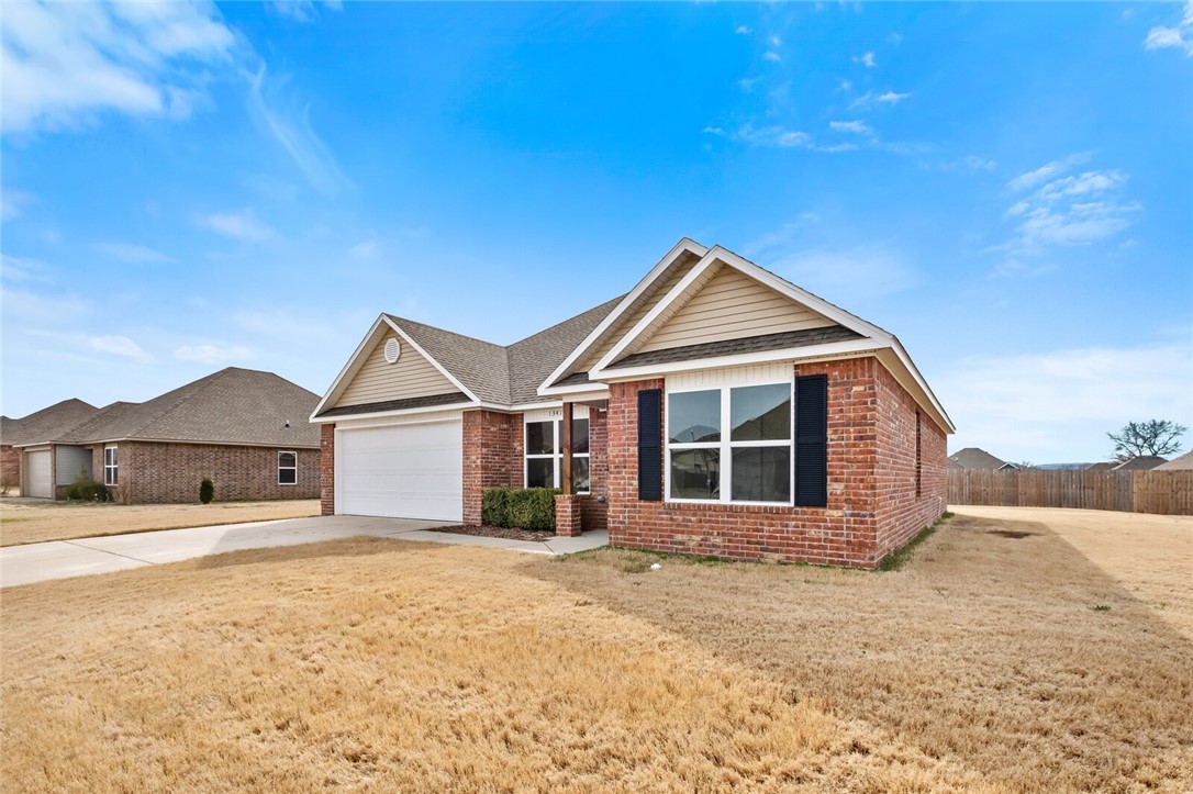 1341 General Marmaduke Drive, For Sale in Prairie Grove Zoocasa