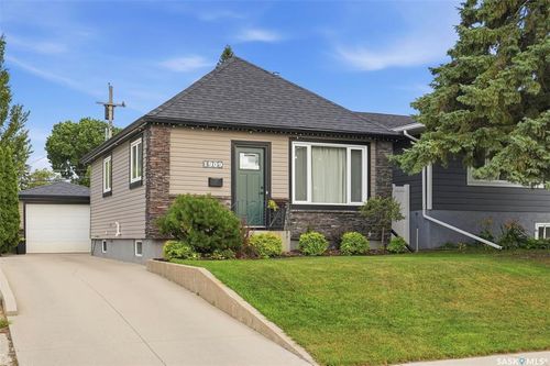 1909 William Ave, House with 2 bedrooms, 1 bathrooms and 3 parking in Saskatoon SK | Card Image
