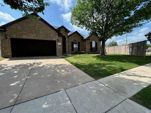 1500 Park Crest Dr, Crowley, TX, 76036-3464 | Card Image