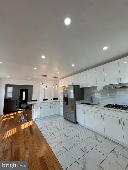 528 E Cheltenham Ave, PHILADELPHIA, PA, 19120-1725 | Card Image
