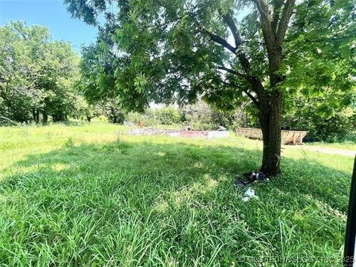 112 W Merrick St, Henryetta, OK, 74437-3230 | Card Image