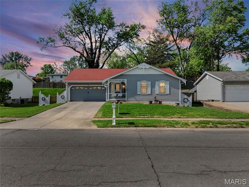 1606 Estes Dr, Florissant, MO, 63031-4255 | Card Image