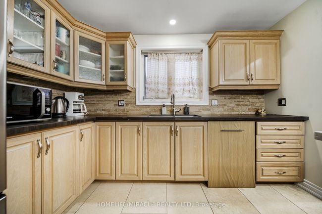 38 River View Dr, House other with 4 bedrooms, 3 bathrooms and 4 parking in Brampton ON | Image 16