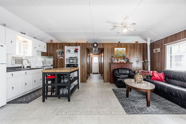 1981 Tiny Beaches Rd N, House other with 3 bedrooms, 1 bathrooms and 2 parking in Tiny ON | Image 7