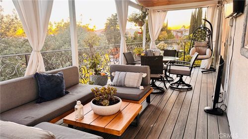 760 Luton Dr, Glendale, CA, 91206-2628 | Card Image