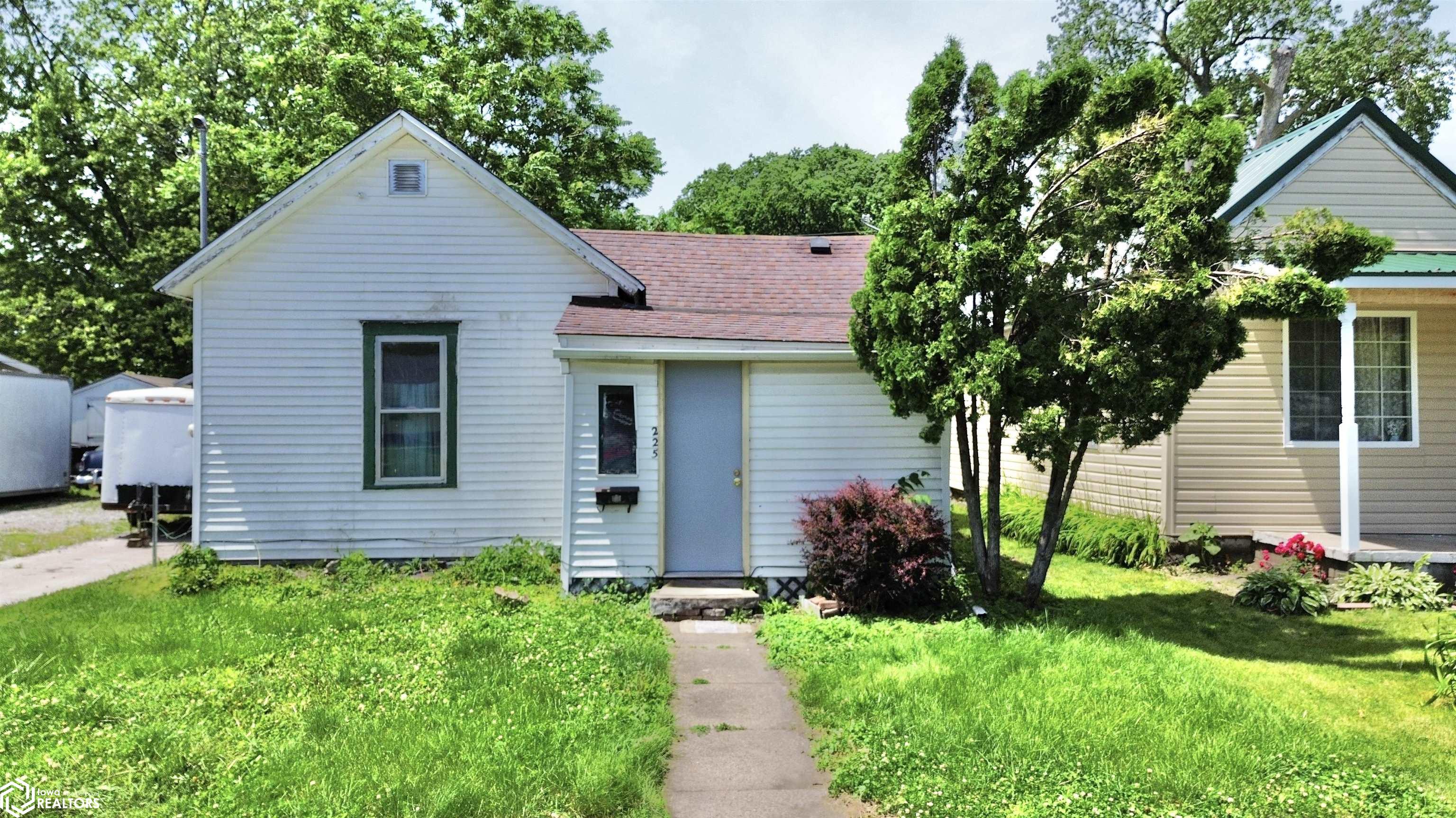 Davis St, Ottumwa, IA 52501