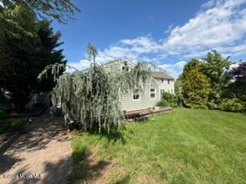 96 Compton St, Belford, NJ, 07718-1509 | Card Image