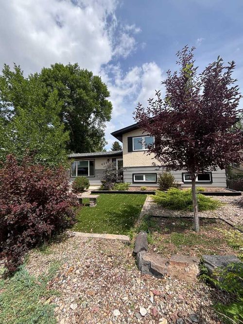 425 Normandy Rd S, Lethbridge, AB, T1J3X9 | Card Image