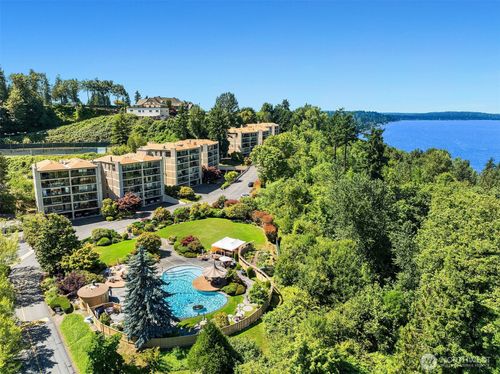 c57-8001 Sand Point Way Ne, Seattle, WA, 98115-6399 | Card Image