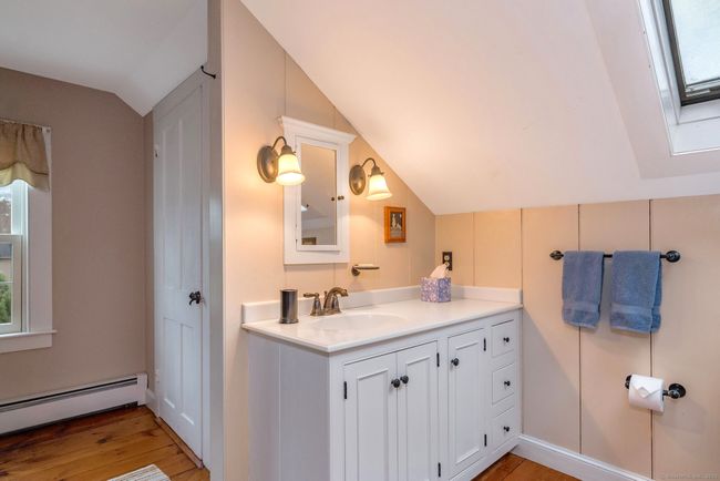 upper level full bath | Image 30