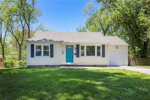 8118 Mackey St, Overland Park, KS, 66204-3548 | Card Image