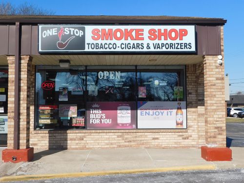 16865 Penrod Dr, Clinton Twp, MI, 48035-1232 | Card Image