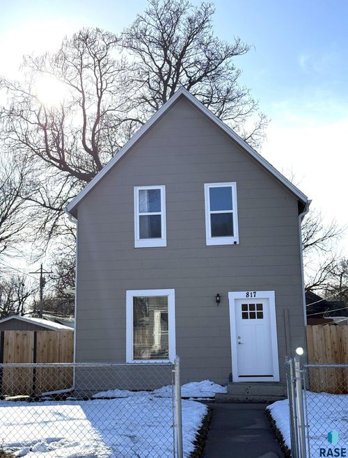 817 W 12th St Street, Sioux Falls, SD, 57104 | Card Image