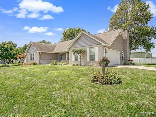 113 Suburban Dr, Smithton, IL, 62285-3053 | Card Image