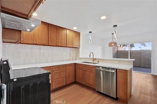 a-655 W 6th, Tustin, CA, 92780 | Card Image