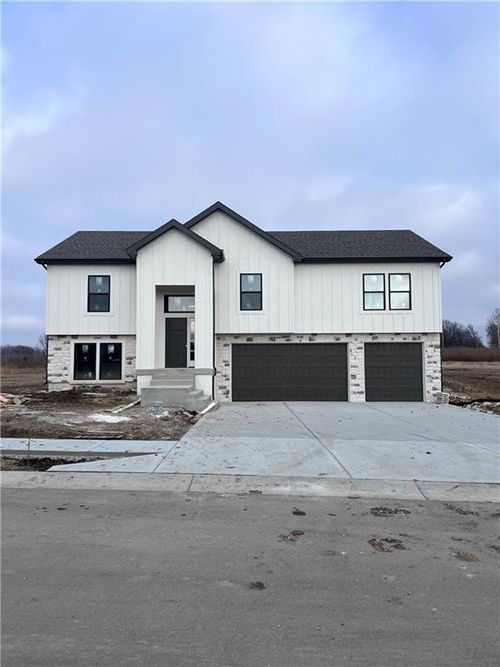 465 Green Dr, Lawson, MO, 64062-8802 | Card Image