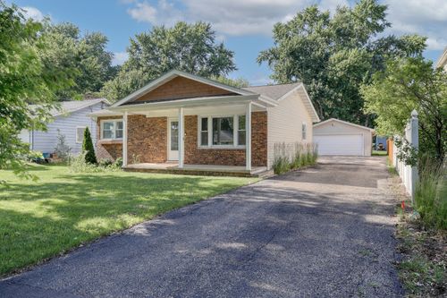 330 E Shannon St, Elburn, IL, 60119-8917 | Card Image