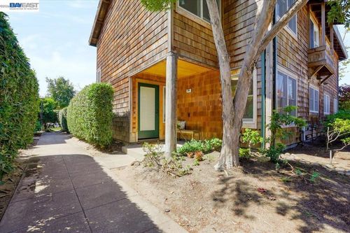 204 Centre Ct, Alameda, CA, 94502-6510 | Card Image