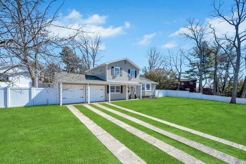 63 Willow St, Wheatley Heights, NY, 11798-1218 | Card Image