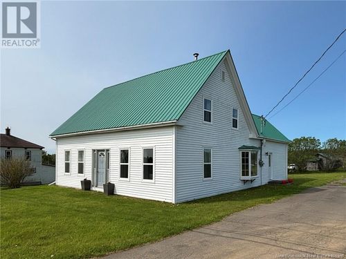 844 Rte 776, Grand Manan, NB, E5G2E2 | Card Image