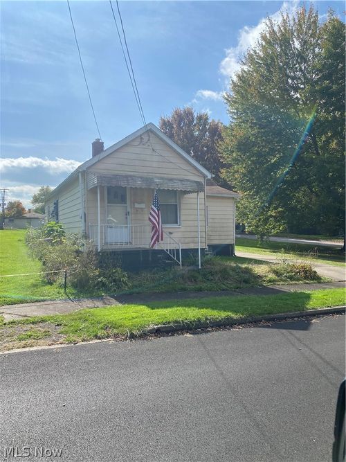 665 Devitt Ave, Campbell, OH, 44405-1523 | Card Image