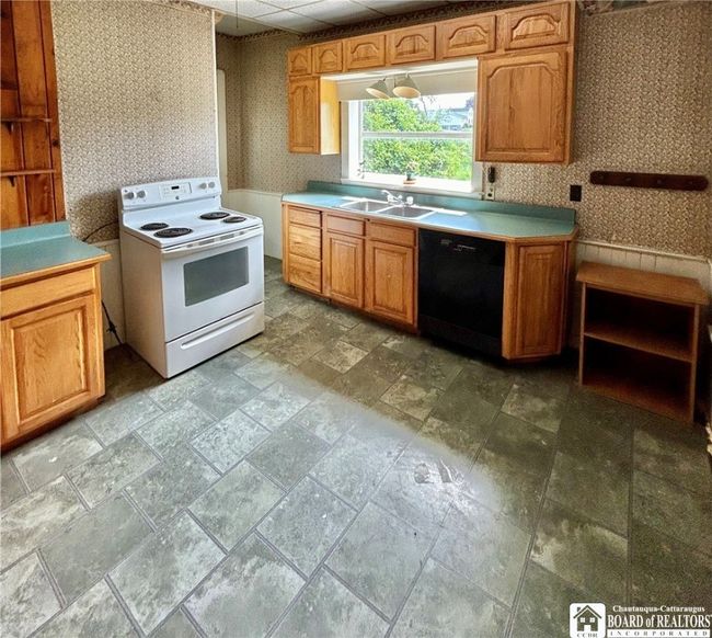 Lower Kitchen | Image 7