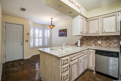apt-515-5359 Fredericksburg Rd, San Antonio, TX, 78229-3565 | Card Image