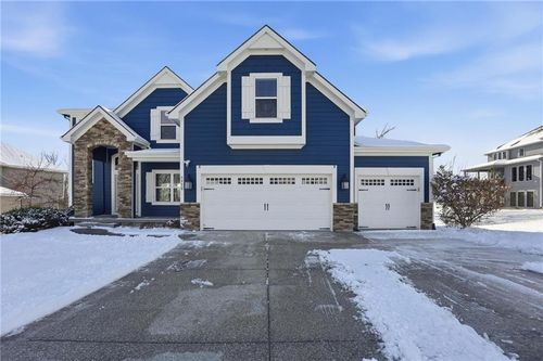 5950 Thousand Oaks Dr, Parkville, MO, 64152-2725 | Card Image