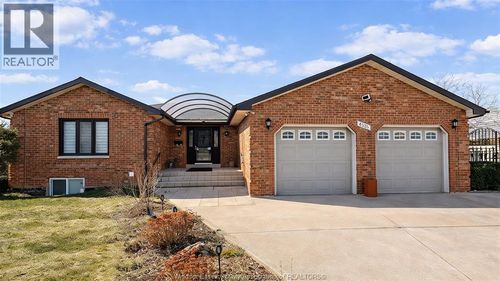 4585 Howard Ave, Windsor, ON, N9G1P6 | Card Image