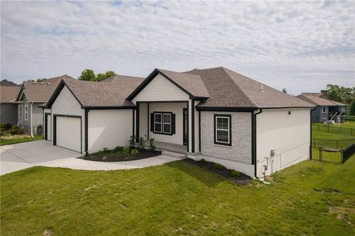 2211 Prairie Creek Dr, Kearney, MO, 64060-7632 | Card Image