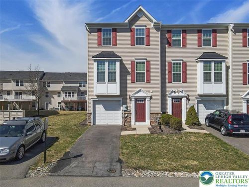 10 White Rose Ln, Palmer Twp, PA, 18045-6106 | Card Image