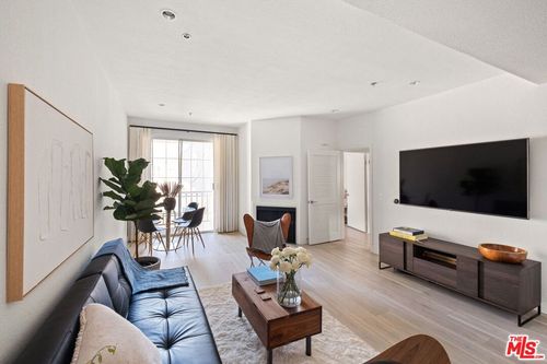 506-585 N Rossmore Ave, Los Angeles, CA, 90004-2474 | Card Image