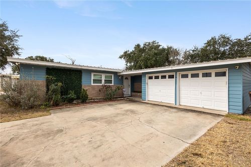 725 Santa Barbara Dr, Kingsville, TX, 78363-3421 | Card Image