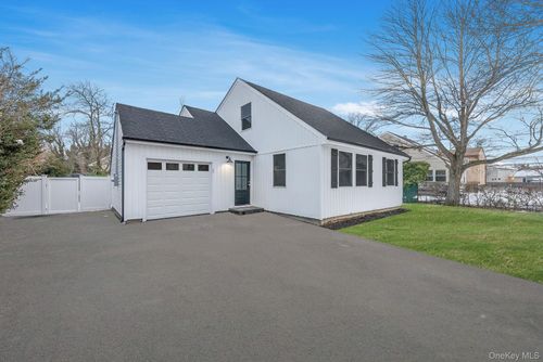 41 Nancy Pl, Massapequa, NY, 11758-4322 | Card Image